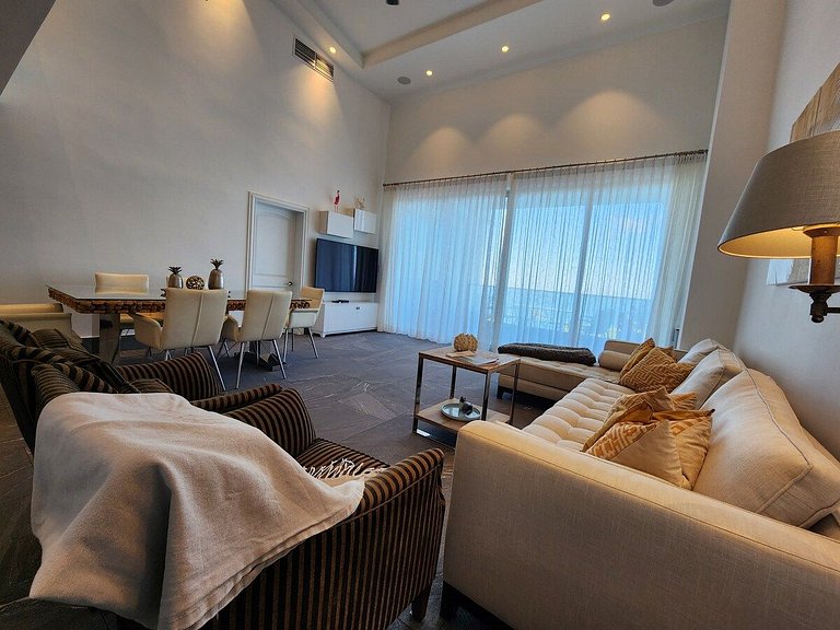 Hermoso Apt. de 3 hab. con increible vista a la playa