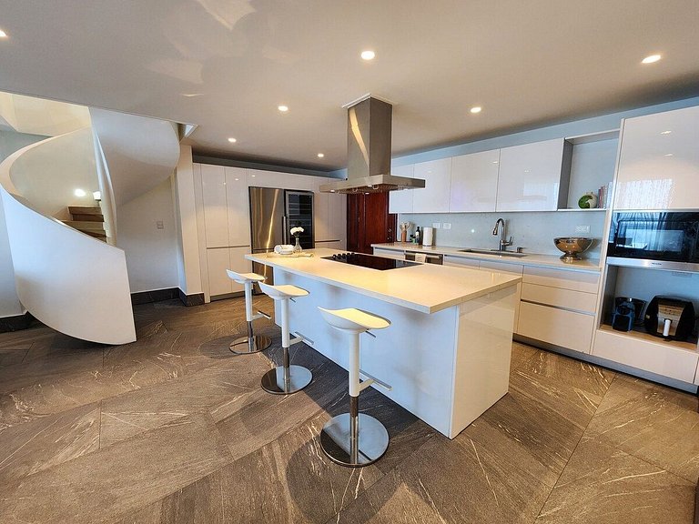 Hermoso Apt. de 3 hab. con increible vista a la playa