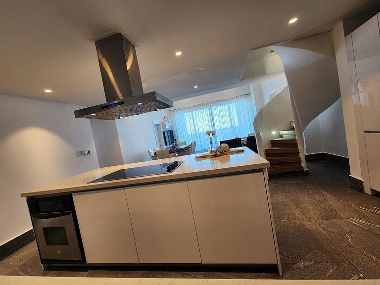 Hermoso Apt. de 3 hab. con increible vista a la playa