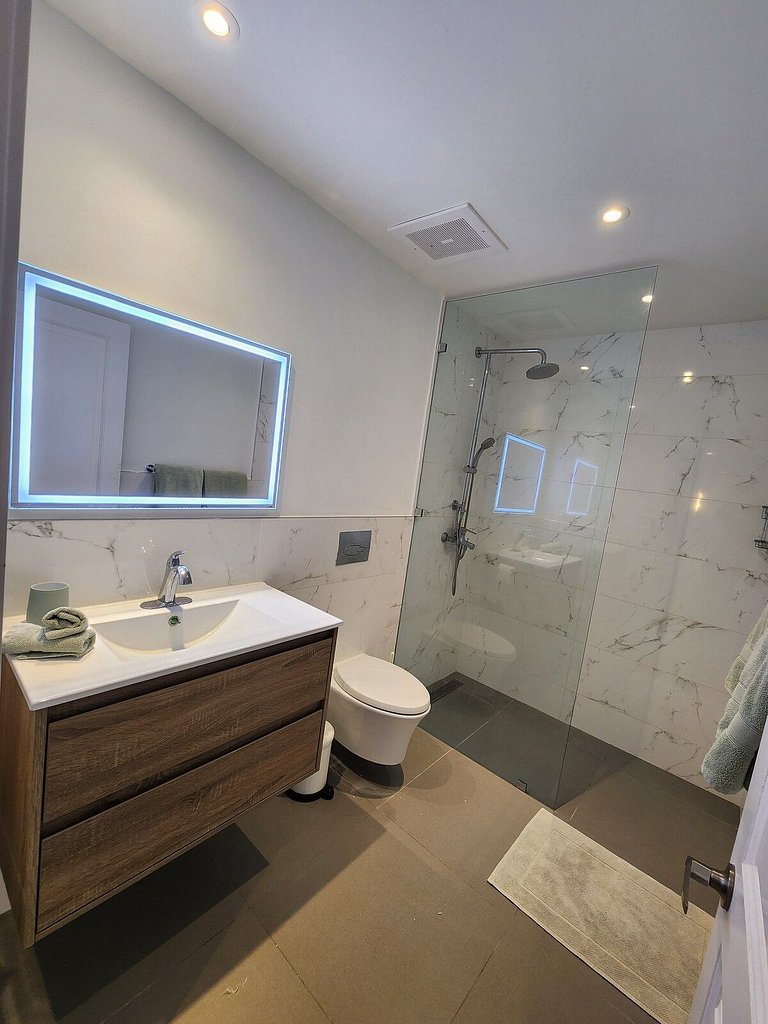 Hermoso Apt. de 3 hab. con increible vista a la playa