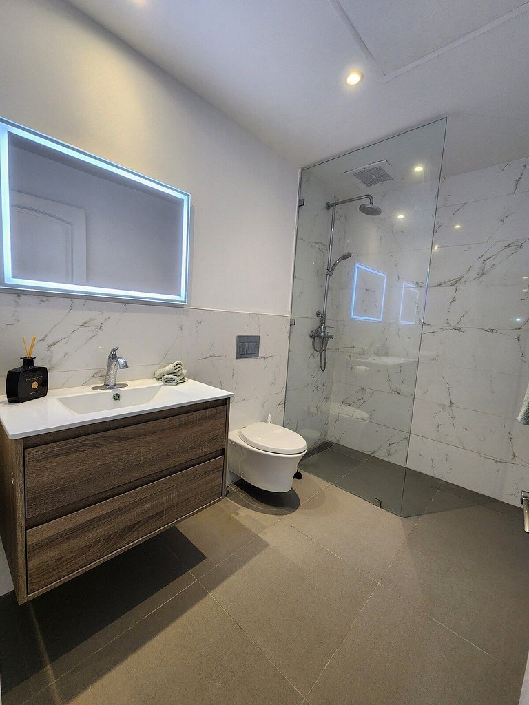 Hermoso Apt. de 3 hab. con increible vista a la playa