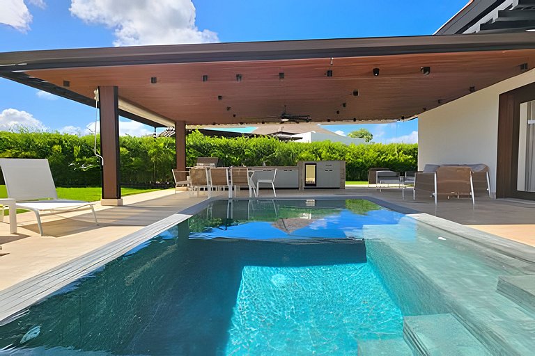 Elegante villa privada de 4 dormitorios con piscina y jacuzz