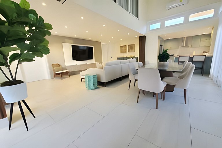 Stylish private 4 Bdr Villa w/ Pool and Jacuzzi
