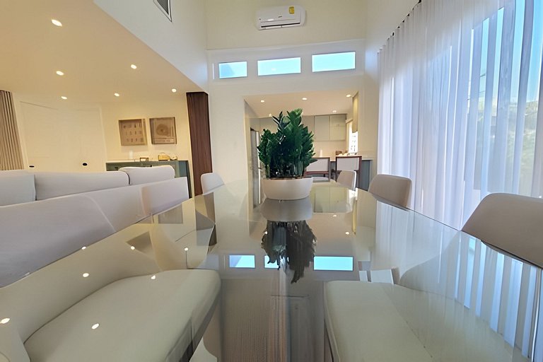 Stylish private 4 Bdr Villa w/ Pool and Jacuzzi