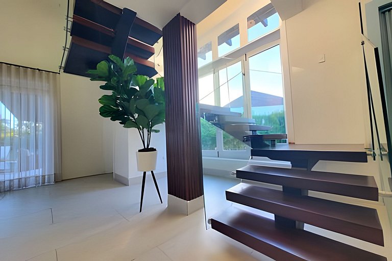 Stylish private 4 Bdr Villa w/ Pool and Jacuzzi