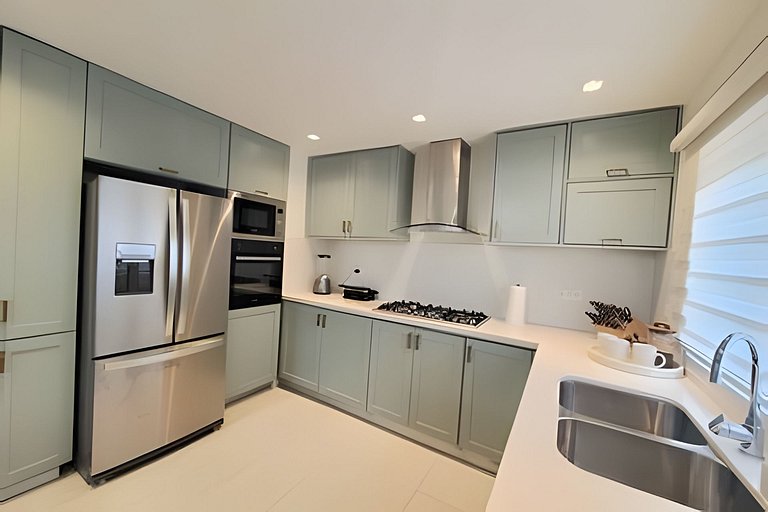 Stylish private 4 Bdr Villa w/ Pool and Jacuzzi