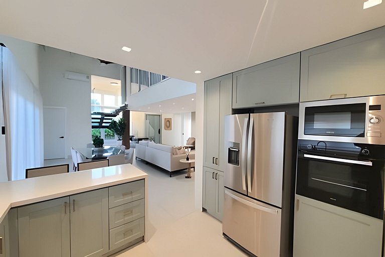 Stylish private 4 Bdr Villa w/ Pool and Jacuzzi