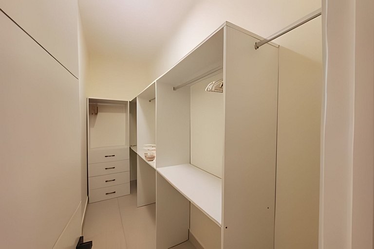 Stylish private 4 Bdr Villa w/ Pool and Jacuzzi