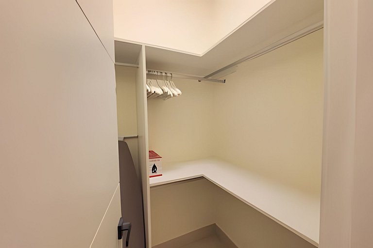 Stylish private 4 Bdr Villa w/ Pool and Jacuzzi