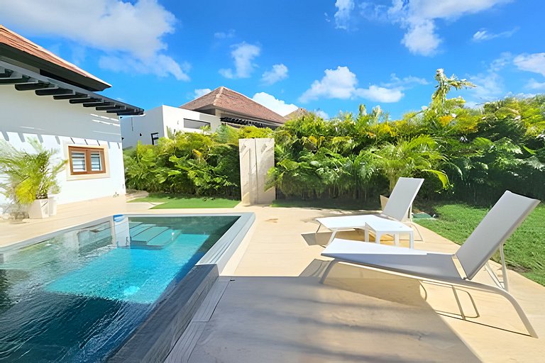 Stylish private 4 Bdr Villa w/ Pool and Jacuzzi