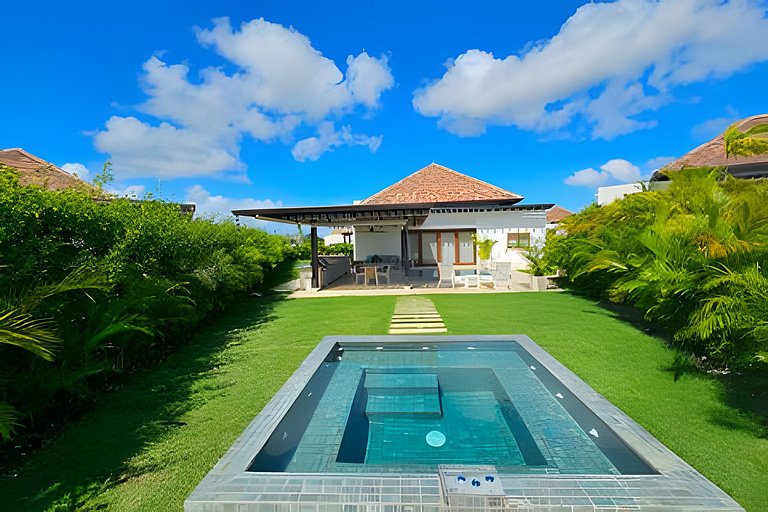 Stylish private 4 Bdr Villa w/ Pool and Jacuzzi