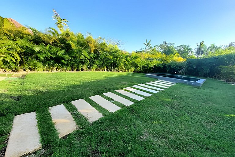 Stylish private 4 Bdr Villa w/ Pool and Jacuzzi