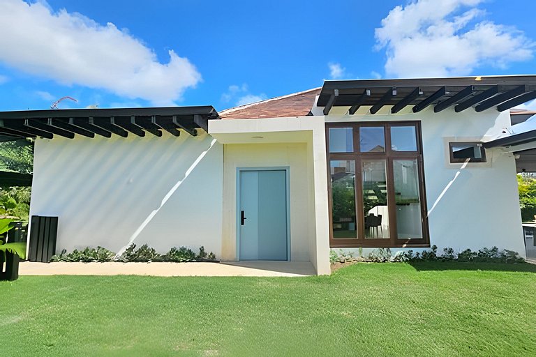 Stylish private 4 Bdr Villa w/ Pool and Jacuzzi