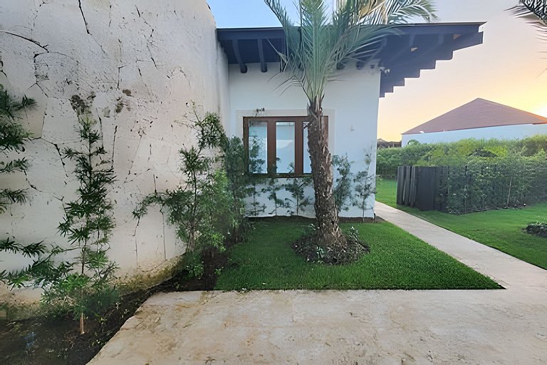 Stylish private 4 Bdr Villa w/ Pool and Jacuzzi