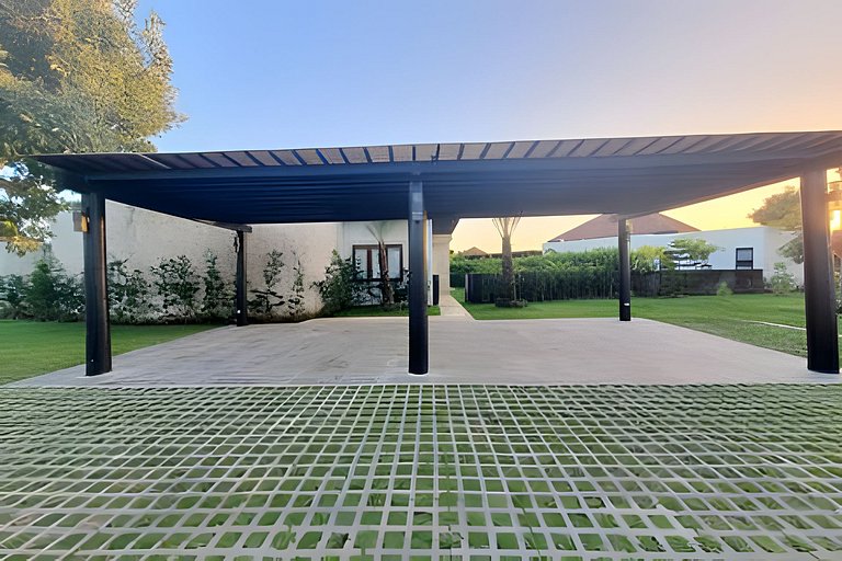 Stylish private 4 Bdr Villa w/ Pool and Jacuzzi